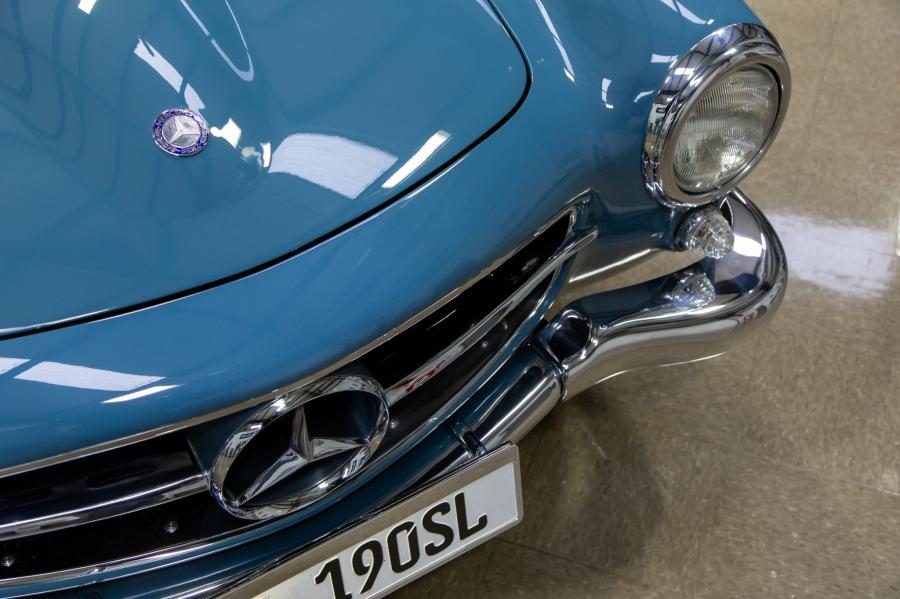 Детали экстерьера Mercedes-Benz 190 SL (Bm.121.042) 1962 года  (фото 50 из 175)